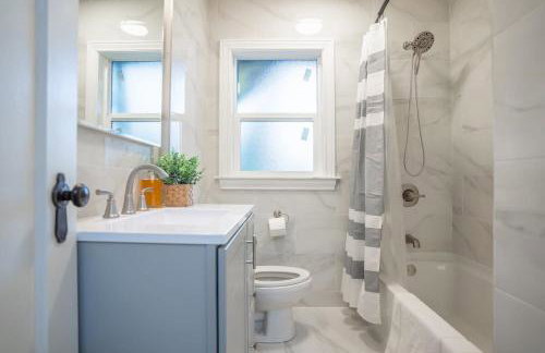 Burien's 3-BR Middle Unit Retreat with Deck BBQ - Foto 20