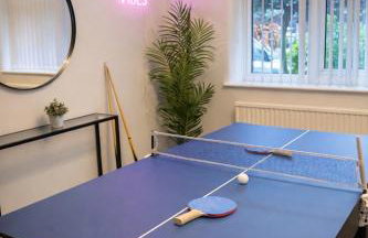 Bright Haven 6 Mins to Airport with Driveway & Garden Sleeps 7 - Foto 9