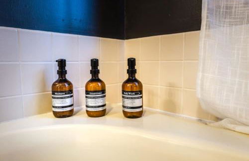 Wine Moose w Hot tub Fireplace Sauna 9min to Mt Snow - Foto 27