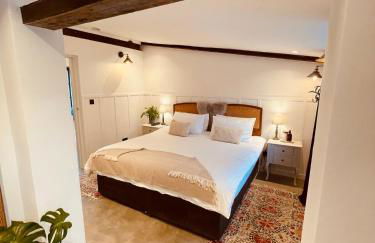 Luxury Barn with Hot Tub, Spa Treatments, Private Dining - Photo 26