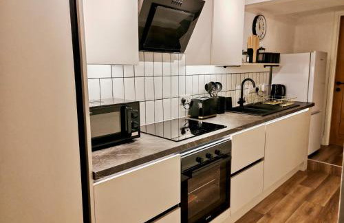 2-Bed Apartment - For Contractors & Business Travellers - Long Stays Welcome - Photo 55