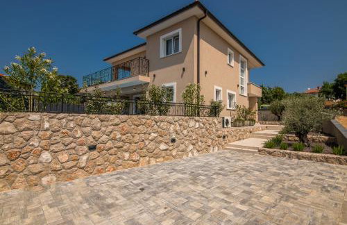 Villa with nice pool, luxuriously furnished, quiet area - by TRAVELER tourist agency Krk ID2389 - Foto 14