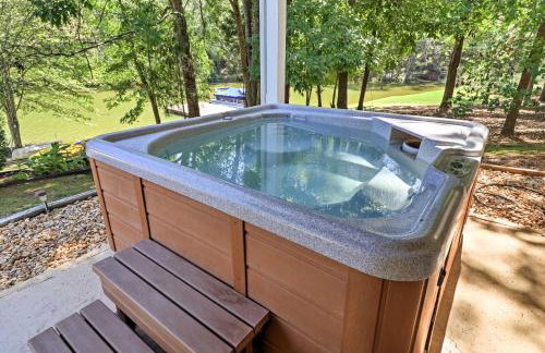 Lakefront Cottage with Private Hot Tub! - Foto 25