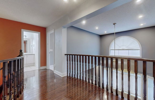 Luxury Retreat Modern Spacious 4 Bedroom Home - Photo 8