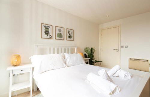 Central Gem: Cosy 2BR with Private Balcony - Foto 32