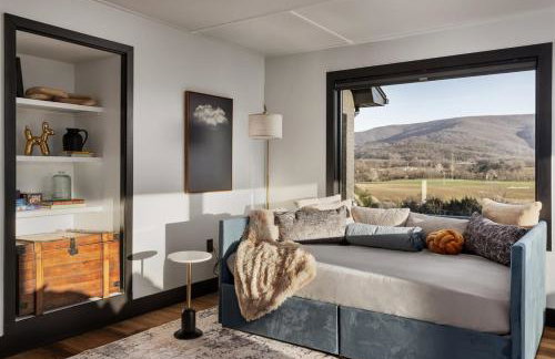 Luxe, Mountain VIEWS, Sauna, HotTub, Pups - Foto 2