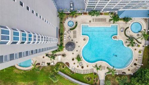 Sunshine Oasis - Orlando Lakefront Luxury - Photo 2