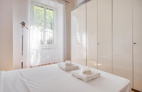 Just Urban Stays - Bilocale con Spazio Esterno - 10 min Duomo in tram - Foto 8