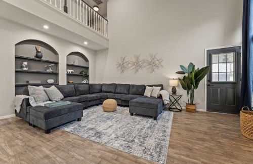 Gorgeous 6BR 3 5 Bth Home with Pool and Game Room - Photo 6