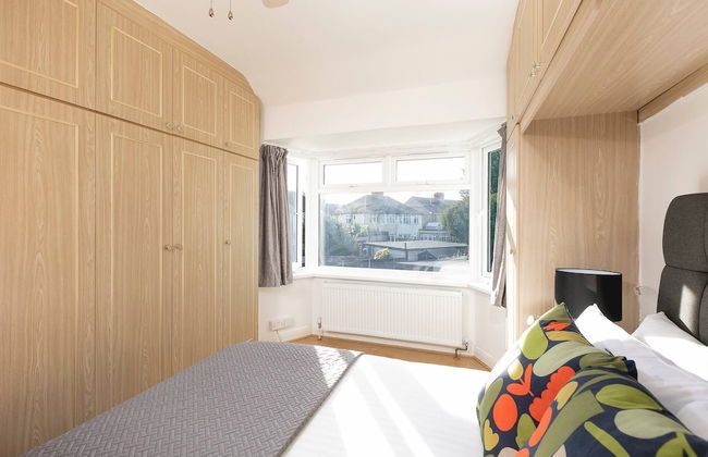 Skyvillion - Enfield 4bed House W Garden & Parking - Photo 10