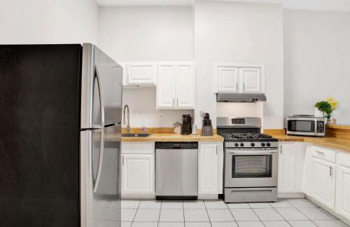 Stars on State in the Heart of Downtown - Photo 16