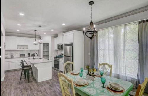 Reduced! Newly Renovated Luxe West Beaumont w Priv - Foto 7