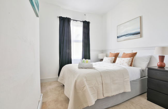 Beautifully Designed 2 Bed Apartment - Foto 6