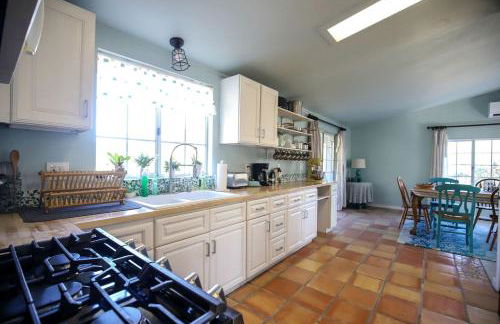 Pet Friendly Fantastic Secluded Cottage with Hot-tub in Rainbow, California - Foto 18