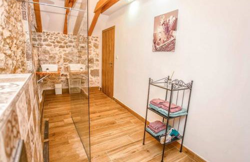 Heritage House Vrime - stone house with heated pool - Photo 57