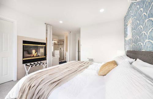 Rare 2BR Modern Urban Escape Free Parking - Foto 23