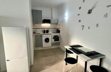 Neuwertiges Apartment mit schnellem WLAN, Glasfaser, Kostenlose Privatparkplatz auch für Transporter geeignet R24 - Foto 1