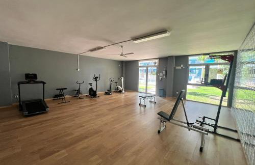 Modern apartment with a big pool and free parking - Photo 24