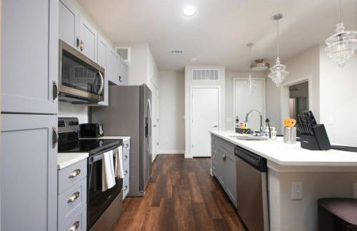 Elegant 2BR-w Parking, Near Riverwalk & Conv Ctr - Foto 22