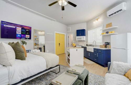 Indigo Cove Modern Studio near Historic Uptown - Foto 9