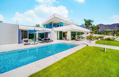 Luxury Villa with Heated Pool & Jacuzzi Near Costa Adeje Golf - Photo 1