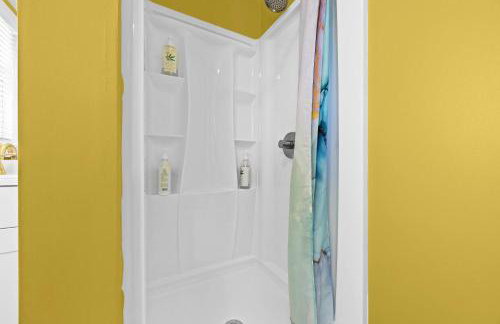 Cozy & Creative Top Unit in Lou's Arts District - Foto 31