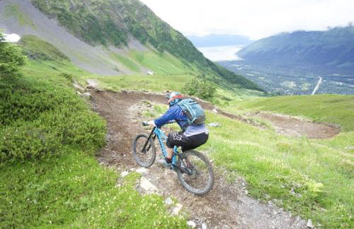 Chalet Gallery - Enjoy Two Units with this Chalet in the Heart of Alyeska - Walk almost anywhere! - Foto 1