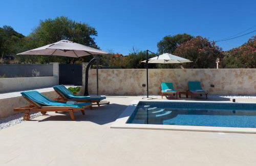 CHARMY LUNA holiday house with swimming pool - Foto 2