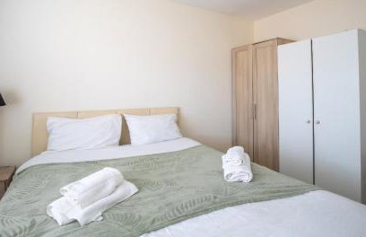 Impressive 4 Bed House Sleeps 8 - Private Parking Fast Wi-Fi Netflix & Foosball, Business Insurance and Leisure Travellers Welcome - Foto 11