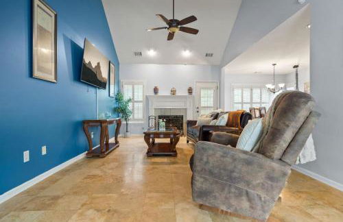 Relaxing 3BR Duplex Home w/ Pool & Patio - Foto 17