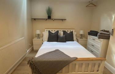 Charming Garden Apartment - Photo 1