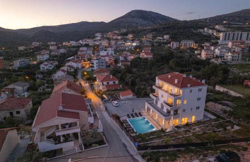 Villa Barbara & Zoran with heated swimming pool - Photo 25