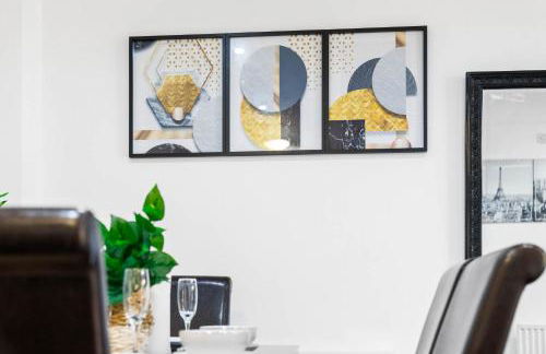 Spacious 4-bedroom House in Birmingham near city centre with Parking and ideal for families and groups - Foto 4