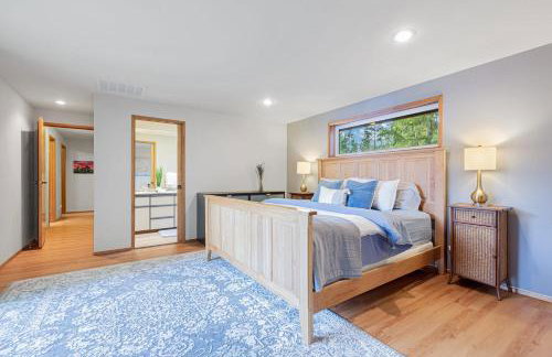 Charming and Spacious House with Relaxing Huge Deck - Foto 17