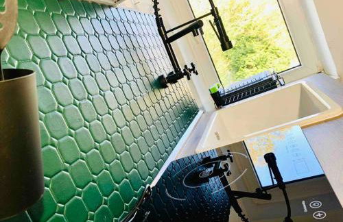 Suburban Jungle - Foto 26