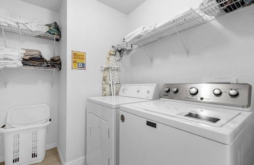 1061 Lake Berkley 4 Bed with Pool&Spa - Foto 17