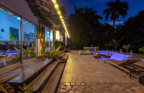 New Villa Jungle Paradise Heated Pool BBQ Soccer - Foto 51