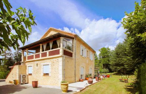 Gorgeous Home In Eyguians With Wifi - Photo 1