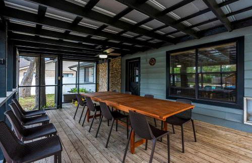 Serene Family Retreat King Beds Pool Hot Tub and Games - Photo 50