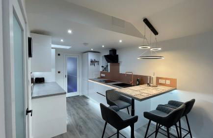 Private Luxury By The Sea, With A Personal Gym, Hot Tub, And Free Parking! - Photo 2