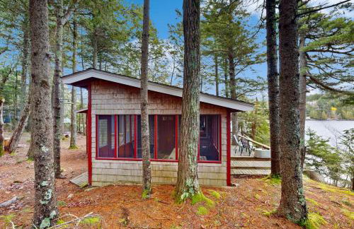 Peaceful 2BR Lakefront Cabin w/ New Dock - Foto 26