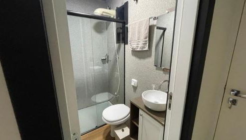 Apto térreo, 2 quartos a 5min da Vila Germânica, com ar e garagem - Foto 2