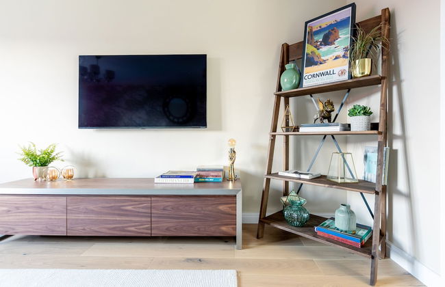 4 Bedroom Detached House 5mins Walk to Shopping Village - Foto 20