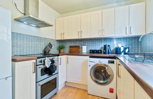 The Tudor Escape - 3 Bedroom House in Canterbury City Centre with Parking - Foto 14