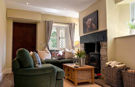 Bettws Hall Accommodation - Photo 9