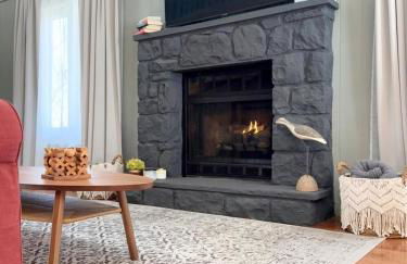 Pocono Chalet,Hot Tub,Arcade,Fireplace, Lake,Pool, Pet friendly, near Jim Thorpe No extra fees to use amenities - Foto 52