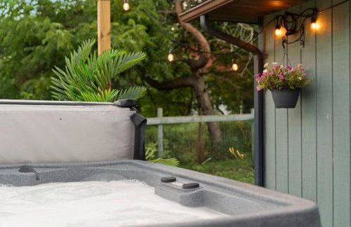 Dual Home Retreat! Walk Between Both! Sleeps 28 - Foto 23