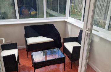 Family-Friendly Detached House Near Leeds and Bradford with Garden - Foto 12