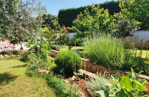 Romantic Apartment Flower - Photo 24