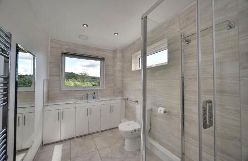 Luxury 5-Bed Country House with Hot Tub, Views & Games Room, Sleeps 12 - Kent Downs - Foto 29